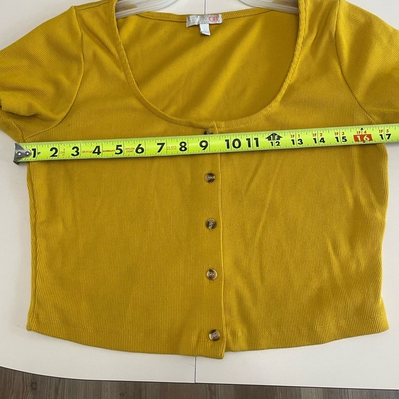 Gianni Bini Yellow Crop Buttoned Blouse - Picture 2 of 4